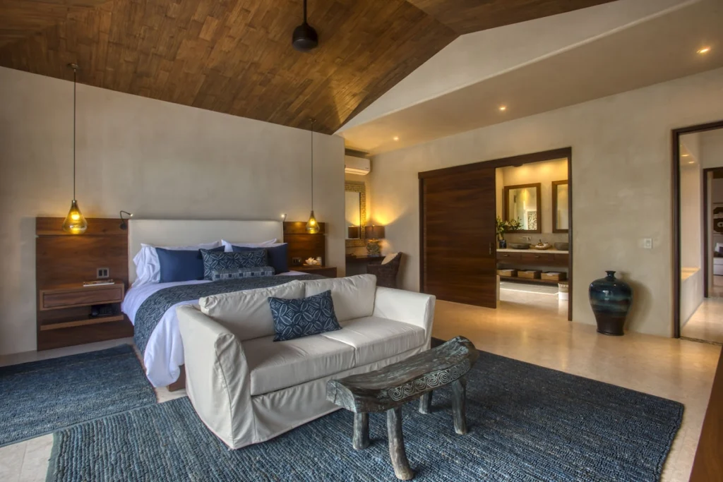 King bedroom suite at Casa Dewi with a sitting area and ensuite doorway