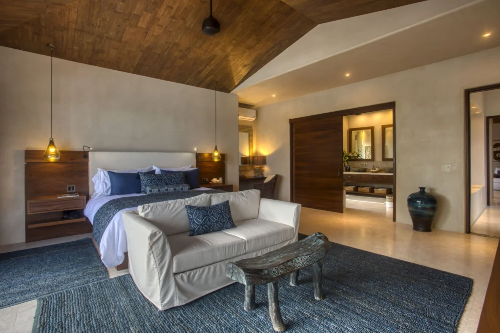 King suite at Casa Dewi with blue accents, a sitting area and an open ensuite doorway